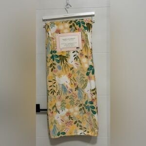 ✨NWT✨ Cupcakes & Cashmere: Oversized Decorative Throw